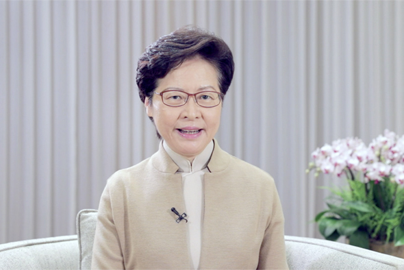 香港特別行政區行政長官林鄭月娥女士透過預錄視像致辭時表示，強積金制度展開了香港退休保障制度的新一頁。